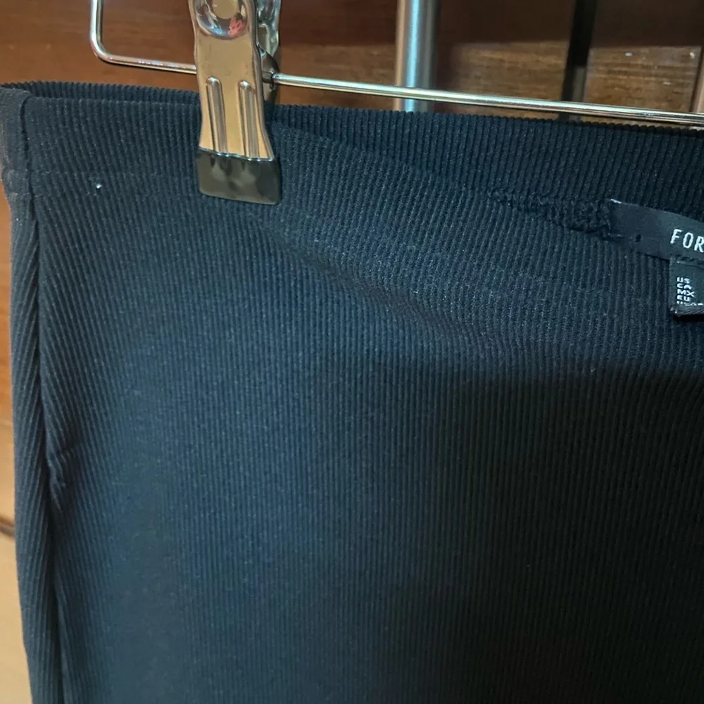 Forever 21ribbed fitted black skirt - Picture 3 of 3